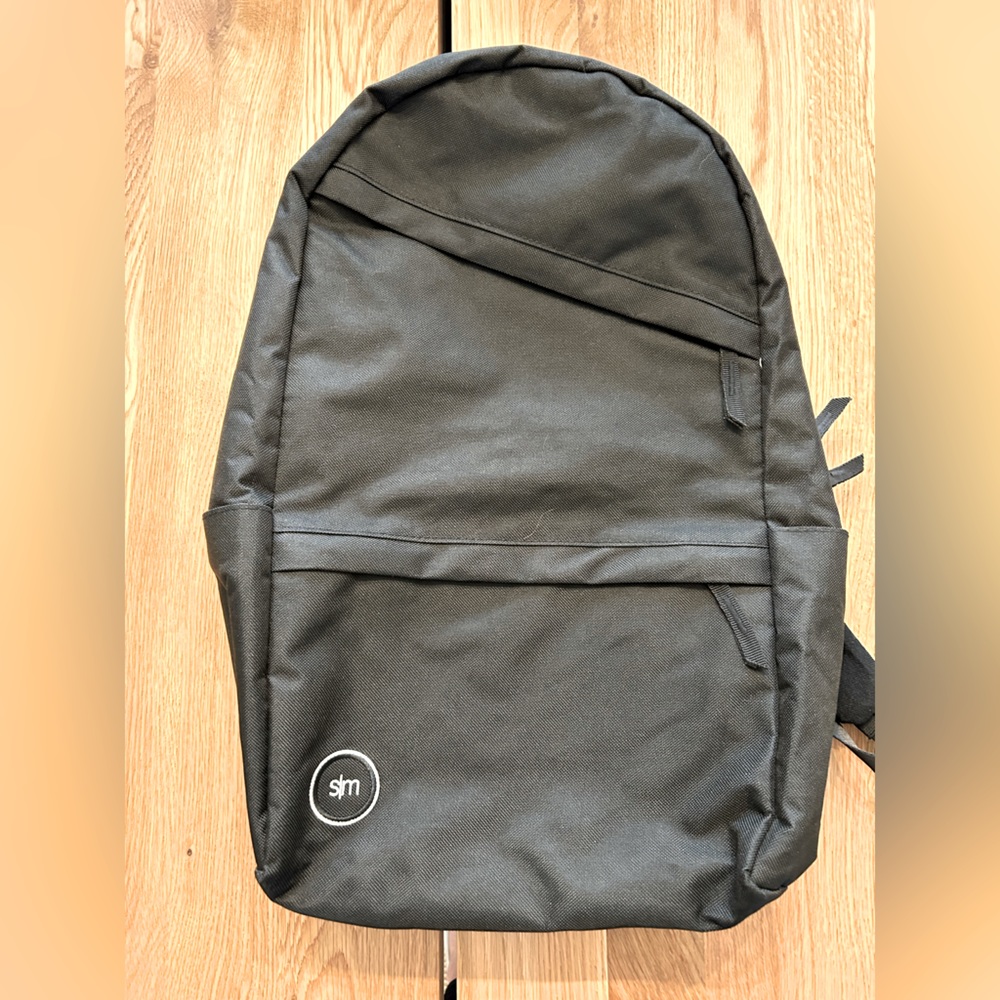 Simple Modern Backpack with Laptop Compartment Sleeve